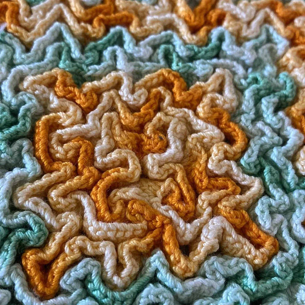 2 MCM Handmade ‘Wiggly’ Crochet Hot Pads Pot Holders in Mint, Yellow & Cream!